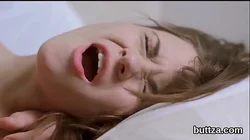 迷人的紧致少女被操得阴户湿润、小屁眼也爽翻了