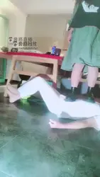 全体重踩踏白衣狗