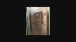 哺乳期少妇奶水滴玻璃上了