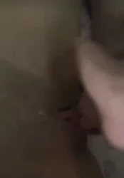 继续用手 扣喷小女友