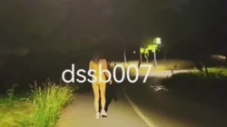 路灯下的屁股