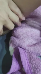白虎川妹小全很主动，带妆自摸，主动求嗦奶（05已成年）