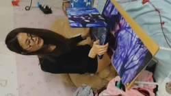 三八节还在工作的眼镜小骚货必须内射用精液奖励她