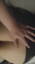 性瘾妹子被按在床上狠狠的干