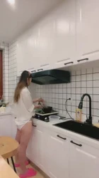 全程露脸，居家约啪极品韵味少妇，骚货被操的一脸享受