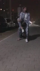 同好共享 社区门口遛狗 太刺激了