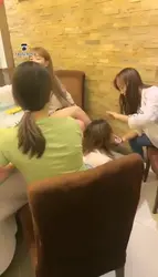 同好共享 三女王饭店桌下公开玩女M