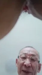 大爷先是给大妈舔，后入内射太爽了
