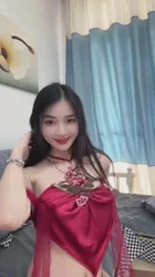 表面端庄的少妇是我们经常3p的母狗