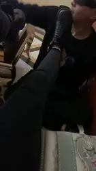 KTV素人小姐姐黑棉袜真香 舔鞋底