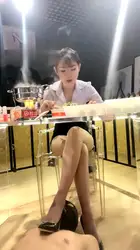 伺候模特吃海底捞