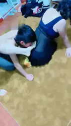 给我的女奴当狗 跪舔女奴