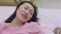 平常为人师表的语文老师被扣出水后秒变淫荡骚母狗
