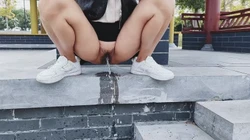 逛个公园憋不住尿了。。。。