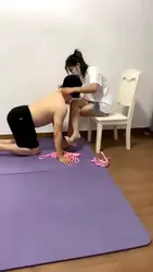 遛狗 踢裆 脚耳光 踩踏