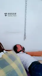 耳光奴他不服 强制喝果茶