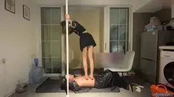 精神小妹 新人第一次玩狗 爆狠跳踩 原味脚闷脸