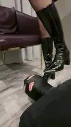 万黛 晨起 家奴伺候