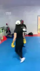 女教练打人肉靶子 白袜踩脸骑坐
