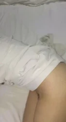 只发露脸，韵味少妇被操得浑身无力，拉起来继续后入她！