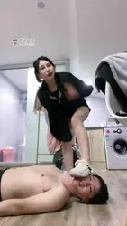 全体重 蹦跳 踩踏学弟
