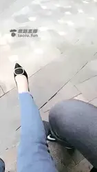 裤里丝小区搭讪 引路人舔鞋底舔脚