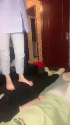 芸熙 踩踏双狗