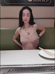 国企人妻露出吃饭前要先吃鸡巴