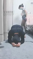 小贱奴被主人惩罚 踢档 腿纹