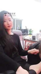 特写拧耳朵舒筋活血