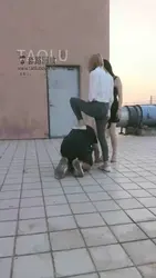 紫烟 天台和小姐姐吹风呢 狗子跑上来乞求赏它舔脚