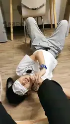 舔脚 喂食 钻胯