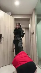 贱狗跪迎主人 磕头深喉