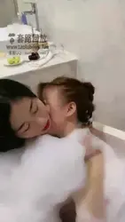 拉拉双主 浴缸激情