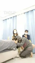 情侣月儿 伺候情侣亲热
